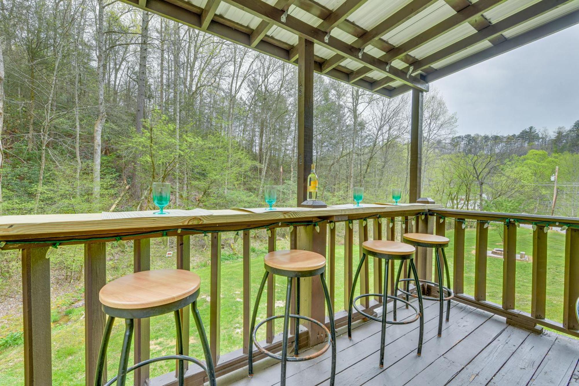Smoky Mountain Cozy Cove Cabin Deck And Fire Pit! Cosby Esterno foto