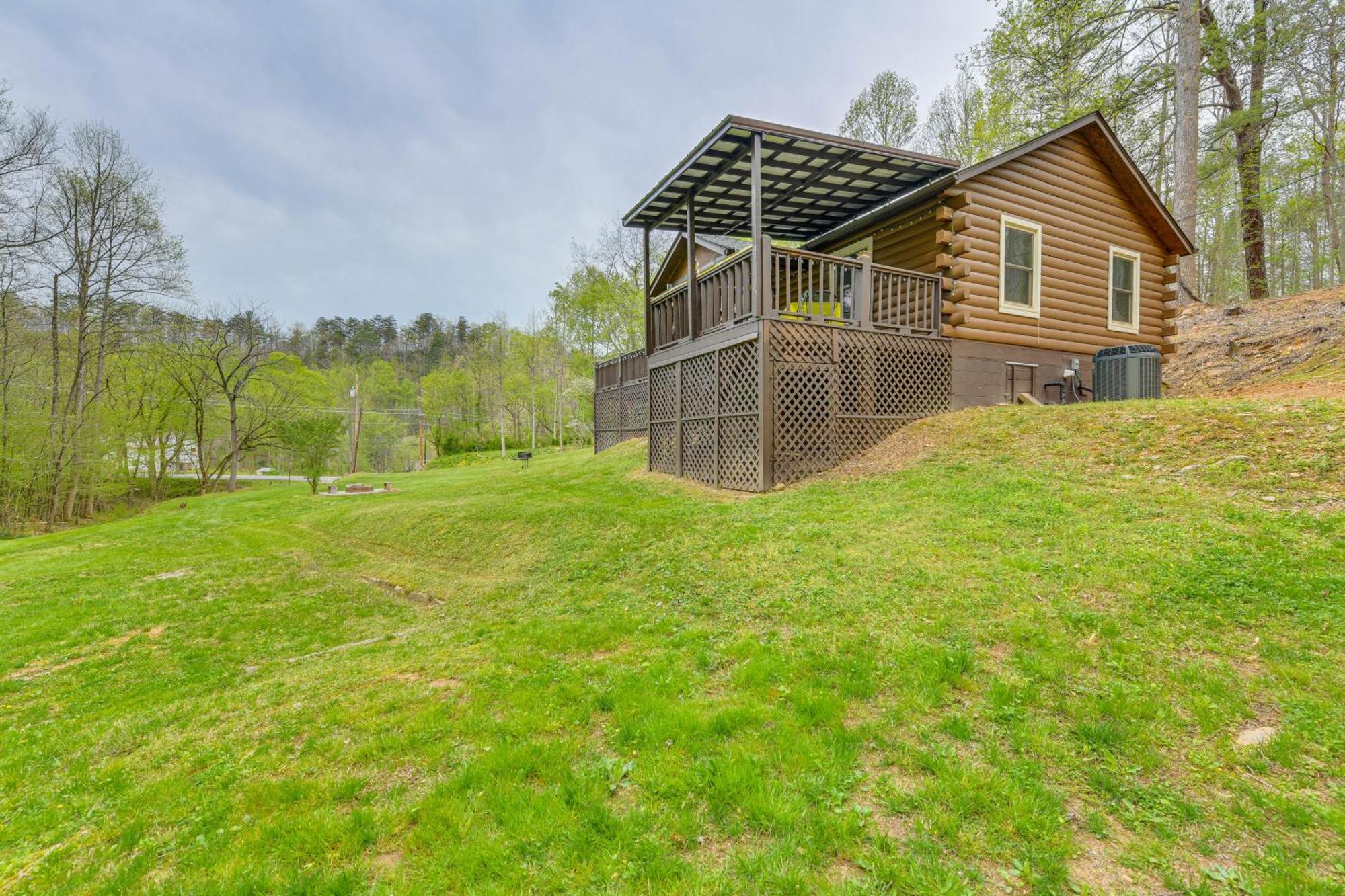 Smoky Mountain Cozy Cove Cabin Deck And Fire Pit! Cosby Esterno foto