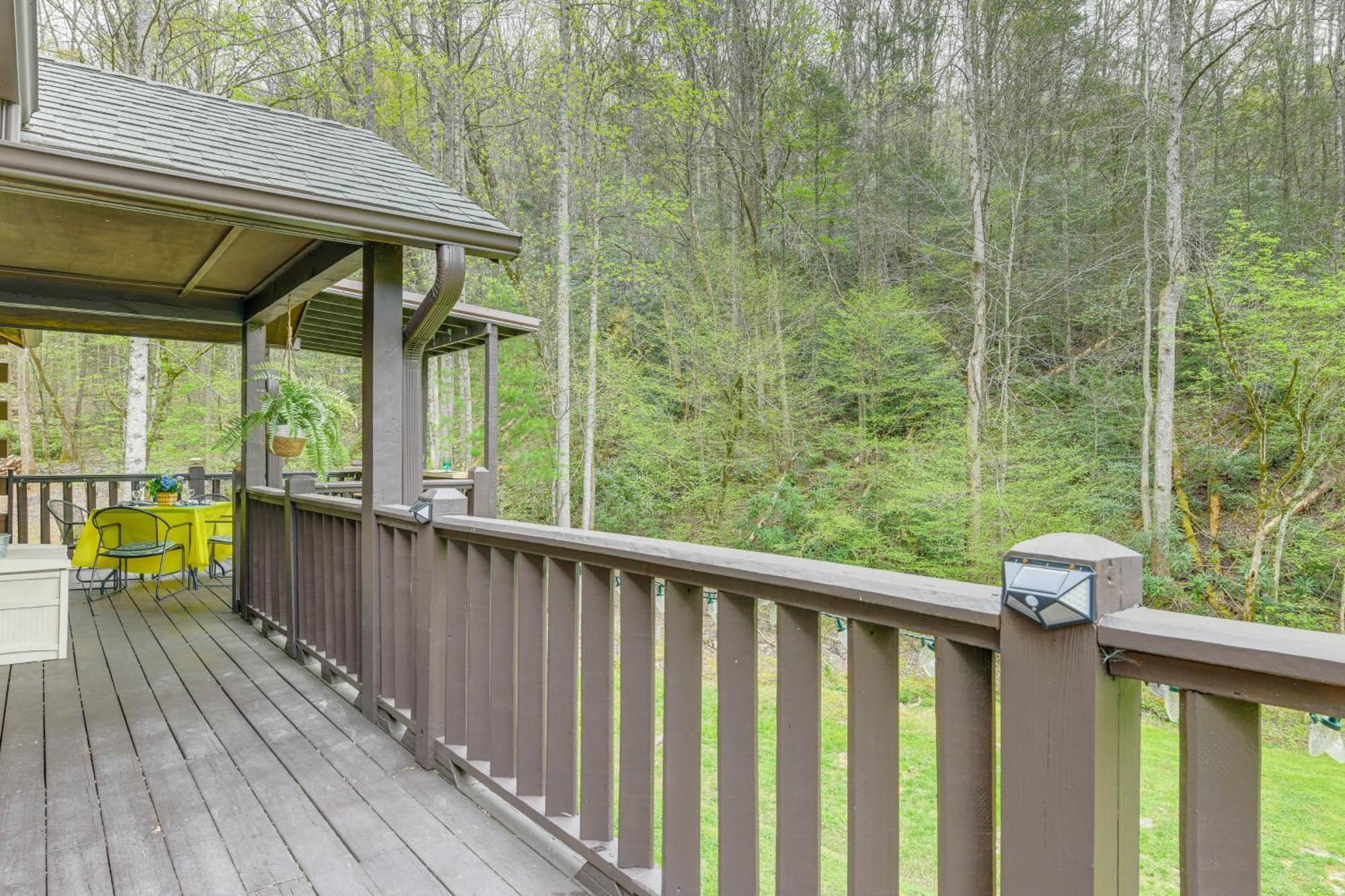 Smoky Mountain Cozy Cove Cabin Deck And Fire Pit! Cosby Esterno foto